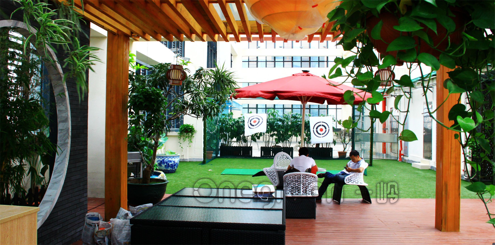 廣東佛山-廣發金融大廈屋頂果嶺